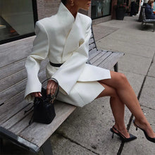 Afbeelding in Gallery-weergave laden, DARA Women's Solid Collar Coat with Shoulder Pads and Long Full Sleeves - Elegant and Loose