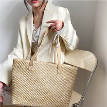 Laden Sie das Bild in den Galerie-Viewer, REMI Large Casual Beach Straw Vegan Leather Straps Tote Bag - Bali Lumbung
