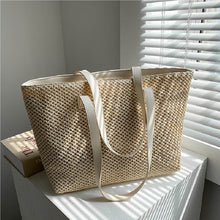 Laden Sie das Bild in den Galerie-Viewer, REMI Large Casual Beach Straw Vegan Leather Straps Tote Bag - Bali Lumbung