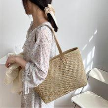 Laden Sie das Bild in den Galerie-Viewer, REMI Large Casual Beach Straw Vegan Leather Straps Tote Bag - Bali Lumbung