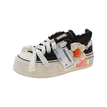 Indlæs billede til gallerivisning MAGGIE Canvas Platform Sneakers with Flowers - Bali Lumbung