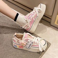 Indlæs billede til gallerivisning MAGGIE Canvas Platform Sneakers with Flowers - Bali Lumbung
