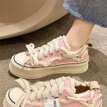 Indlæs billede til gallerivisning MAGGIE Canvas Platform Sneakers with Flowers - Bali Lumbung