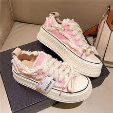 Indlæs billede til gallerivisning MAGGIE Canvas Platform Sneakers with Flowers - Bali Lumbung