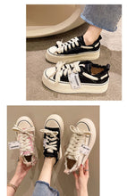 Indlæs billede til gallerivisning MAGGIE Canvas Platform Sneakers with Flowers - Bali Lumbung