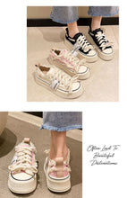 Indlæs billede til gallerivisning MAGGIE Canvas Platform Sneakers with Flowers - Bali Lumbung