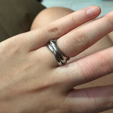 Afbeelding in Gallery-weergave laden, ROYAL Tricolored or Silver  Colors Classic Rolling Rings - Bali Lumbung