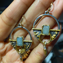 Laden Sie das Bild in den Galerie-Viewer, DORIE Vintage Boho Round Silver Drop Earrings