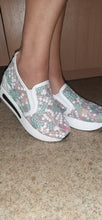 Indlæs billede til gallerivisning OSLA Women&#39;s Heeled Sneakers Bost Stylish Mesh Embroidery Design of Flowers