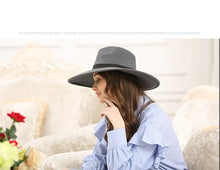 Laden Sie das Bild in den Galerie-Viewer, JARI Wide-Brimmed Fedora Hat with a Fashionable Look