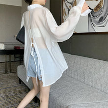 Laden Sie das Bild in den Galerie-Viewer, LANI Blouses, Elegant and See-Through, with Long Sleeves and a Loose Fit - Bali Lumbung