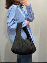 Cargar imagen en el visor de la galería, ARETHAQuilted Crossbody Nylon Tote Bag - Lightweight, Durable, Stylish
