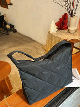 Laden Sie das Bild in den Galerie-Viewer, ARETHAQuilted Crossbody Nylon Tote Bag - Lightweight, Durable, Stylish