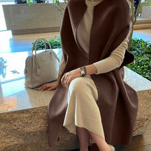 Cargar imagen en el visor de la galería, OKI Elegant Sleeveless Coat for Women is a Solid and Thick Korean Design