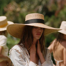 Laden Sie das Bild in den Galerie-Viewer, DELLA Oversized Beach Hat For Women With Big Brim