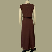 Cargar imagen en el visor de la galería, COLLETE Chic 2-Piece Set has a Sleeveless Top and Long Skirt with a Unique Slit