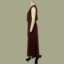 Cargar imagen en el visor de la galería, COLLETE Chic 2-Piece Set has a Sleeveless Top and Long Skirt with a Unique Slit