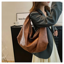 Cargar imagen en el visor de la galería, GWEN Women&#39;s Shoulder Bag with Solid Color and Crossbody Design