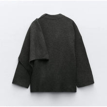Laden Sie das Bild in den Galerie-Viewer, DEE Long Sleeves Short Gray Cape Coat with Scarf