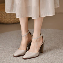 Cargar imagen en el visor de la galería, VIPER Women&#39;s Pump Pointed Toes featuring a Stylish, Chunky Heel Design - Bali Lumbung