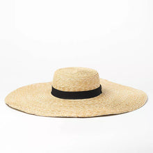 Laden Sie das Bild in den Galerie-Viewer, DELLA Oversized Beach Hat For Women With Big Brim - Bali Lumbung