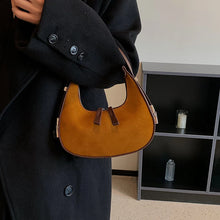 Cargar imagen en el visor de la galería, ALLIE Small Shoulder Saddle Clutch Bag Handbag Offers a Timeless, Vintage Look
