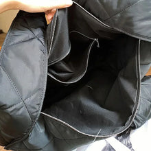 Laden Sie das Bild in den Galerie-Viewer, ARETHAQuilted Crossbody Nylon Tote Bag - Lightweight, Durable, Stylish