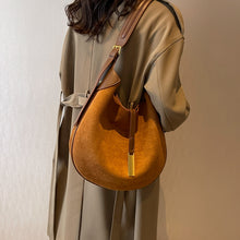 Laden Sie das Bild in den Galerie-Viewer, CHALO Unique Design Shoulder Bag/Tote Bag Vegan Leather
