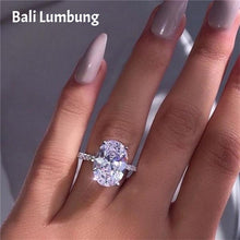 Laden Sie das Bild in den Galerie-Viewer, OLIVE Crystal Ring for Women Engagement Oval Shape Ring - Bali Lumbung
