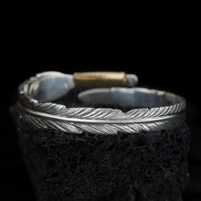 Laden Sie das Bild in den Galerie-Viewer, AETHRA #1 Feather Leaves Sterling Silver and Gold Handle Adjustable Bracelet