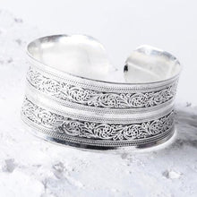Laden Sie das Bild in den Galerie-Viewer, SANA Boho Antique Silver Cuff Bangle Carving Adjustable Bracelets