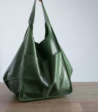 Laden Sie das Bild in den Galerie-Viewer, RACHIE Casual Soft Large Tote Designer Shoulder Bag - Bali Lumbung