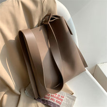 Cargar imagen en el visor de la galería, PEPPY  #1 Rectangle Fashion Style Lady Messenger Shoulder/ Crossbody Bag