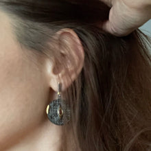 Laden Sie das Bild in den Galerie-Viewer, HUMMING Unique Geometrics Two-Tone Long Drop Earrings