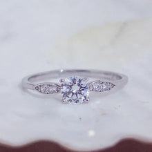 Cargar imagen en el visor de la galería, LAUT Sterling Silver Cubic Zirconia Wedding Engagement Rings