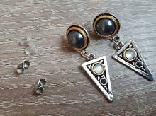 Laden Sie das Bild in den Galerie-Viewer, SADE Chic Triangle and Round Pearl Moonstone Black Beads Vintage Silver Drop Earrings