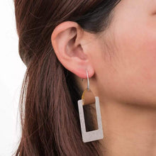 Laden Sie das Bild in den Galerie-Viewer, DHEA Modern Handmade Silver Leather Drop Earrings