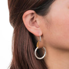 Laden Sie das Bild in den Galerie-Viewer, DHEA Modern Handmade Silver Leather Drop Earrings