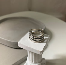 Laden Sie das Bild in den Galerie-Viewer, AGALIA #1 Irregular Multilayer Minimalist Silver Adjustable Rings