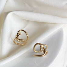 Laden Sie das Bild in den Galerie-Viewer, IKAT Titanium Steel Adjustable Ring Twisted Irregular Matte &amp; Glossy 2 Style Ring - Bali Lumbung