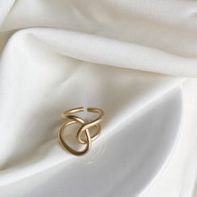 Laden Sie das Bild in den Galerie-Viewer, IKAT Titanium Steel Adjustable Ring Twisted Irregular Matte &amp; Glossy 2 Style Ring - Bali Lumbung