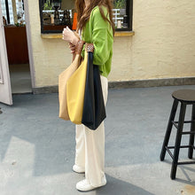Indlæs billede til gallerivisning ELLON Soft Vegan Leather Women&#39;s Large Shoulder Bags