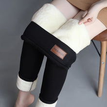 Laden Sie das Bild in den Galerie-Viewer, MISHA Women&#39;s Stretchy Warm Winter High Waist Legging - Bali Lumbung