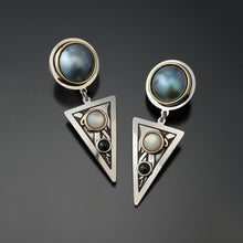 Indlæs billede til gallerivisning SADE Chic Triangle and Round Pearl Moonstone Black Beads Vintage Silver Drop Earrings