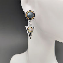 Laden Sie das Bild in den Galerie-Viewer, SADE Chic Triangle and Round Pearl Moonstone Black Beads Vintage Silver Drop Earrings