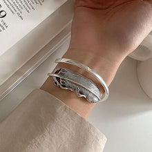 Afbeelding in Gallery-weergave laden, AETHRA #2 Feather Leaves Sterling Silver Wrap Around Adjustable Bracelet