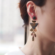 Indlæs billede til gallerivisning YEDA Fine Crystal Drop Earrings Long Shiny Heart - Bali Lumbung