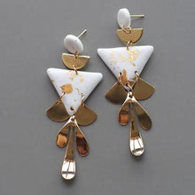 Indlæs billede til gallerivisning YEDA Fine Crystal Drop Earrings Long Shiny Heart - Bali Lumbung