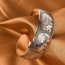 Afbeelding in Gallery-weergave laden, SANA Boho Antique Silver Cuff Bangle Carving Adjustable Bracelets
