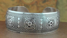 Afbeelding in Gallery-weergave laden, SANA Boho Antique Silver Cuff Bangle Carving Adjustable Bracelets